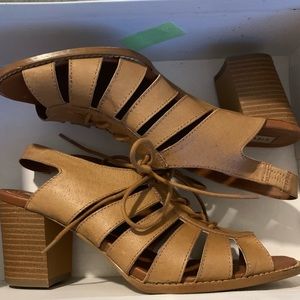 Tan 1 inch sandals